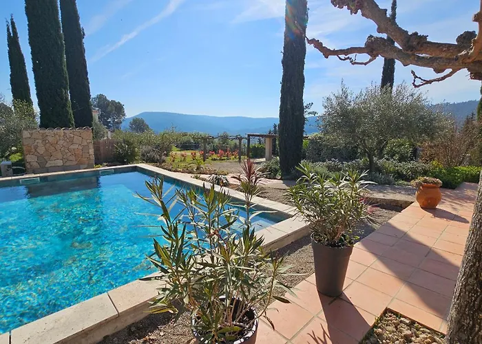 Aux Trois Cypres Salernes En Provence