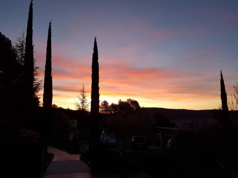 Aux Trois Cypres En Provence Ferienhaus