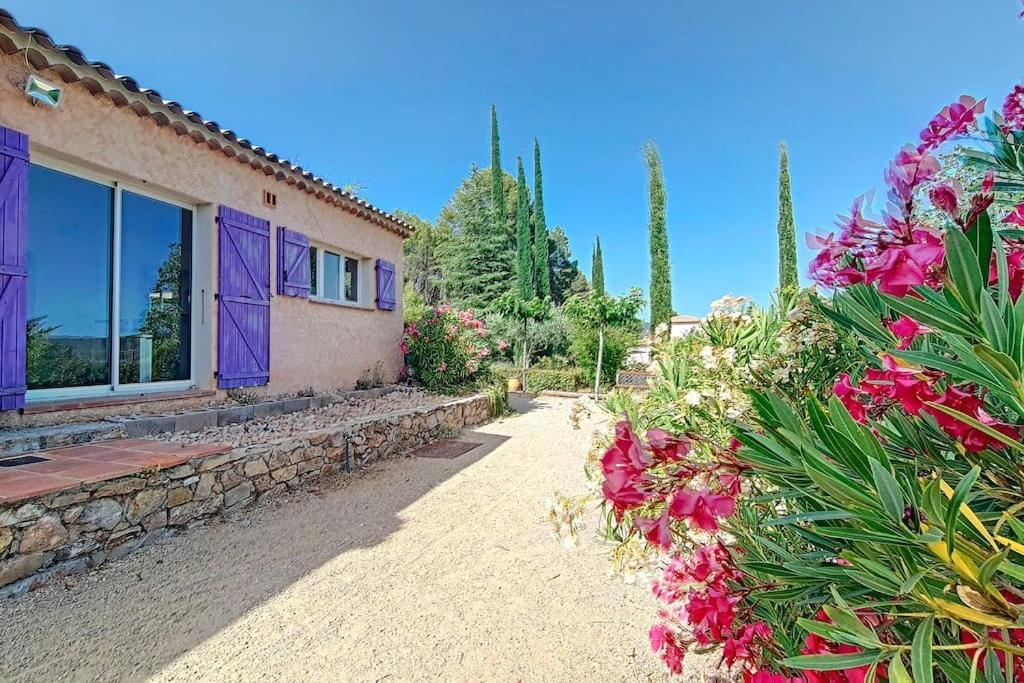 Aux Trois Cypres En Provence *