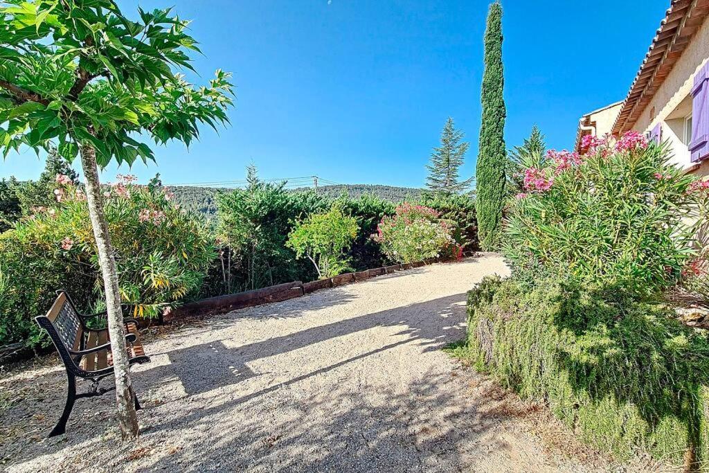 Aux Trois Cypres En Provence