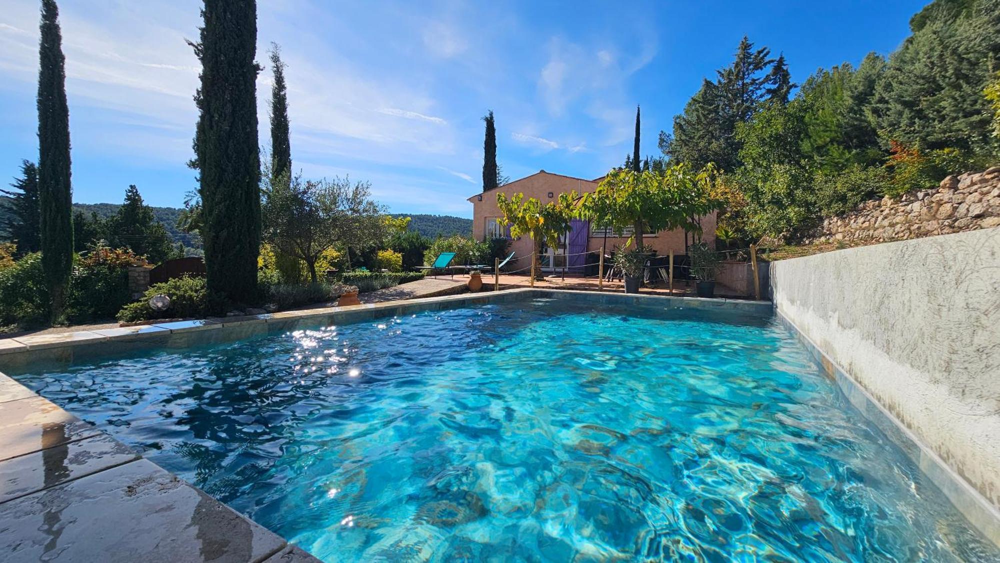 Aux Trois Cypres En Provence