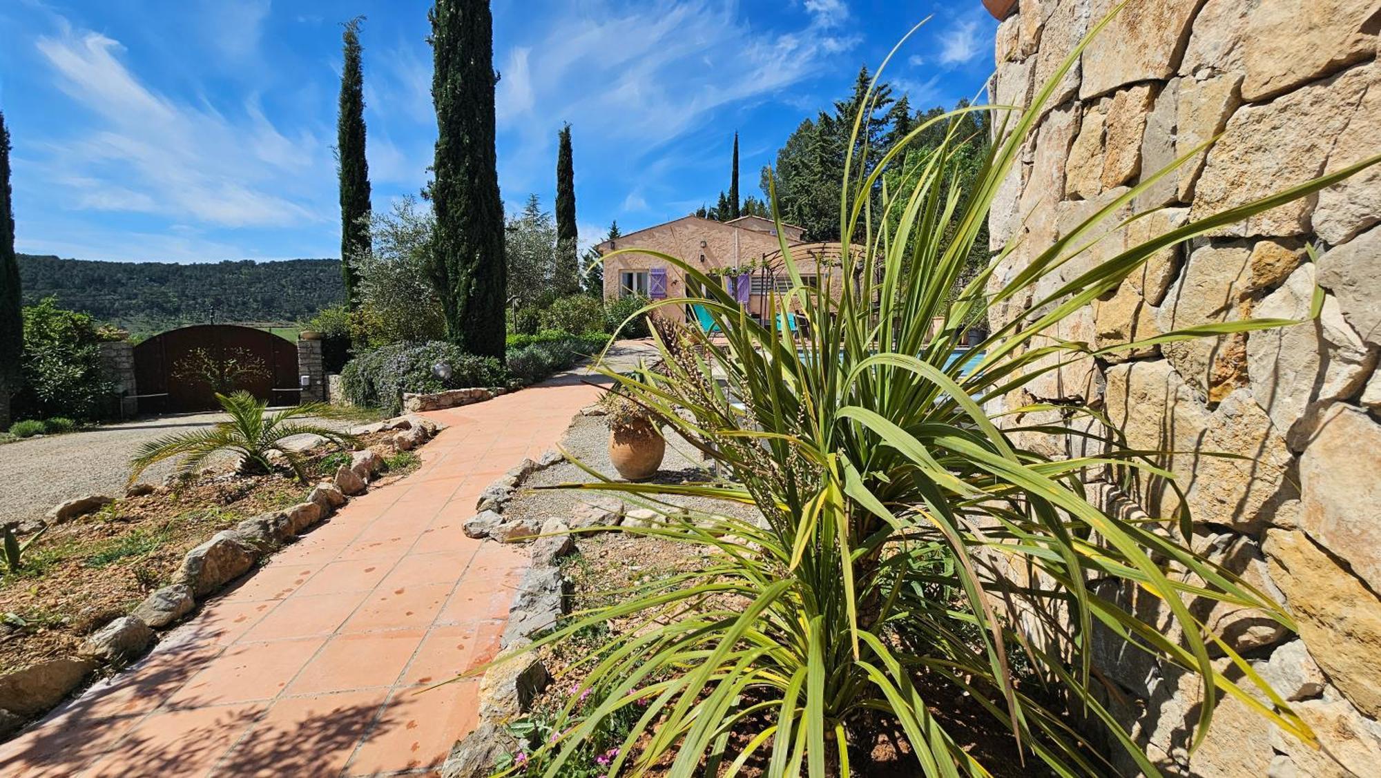 Aux Trois Cypres En Provence Ferienhaus