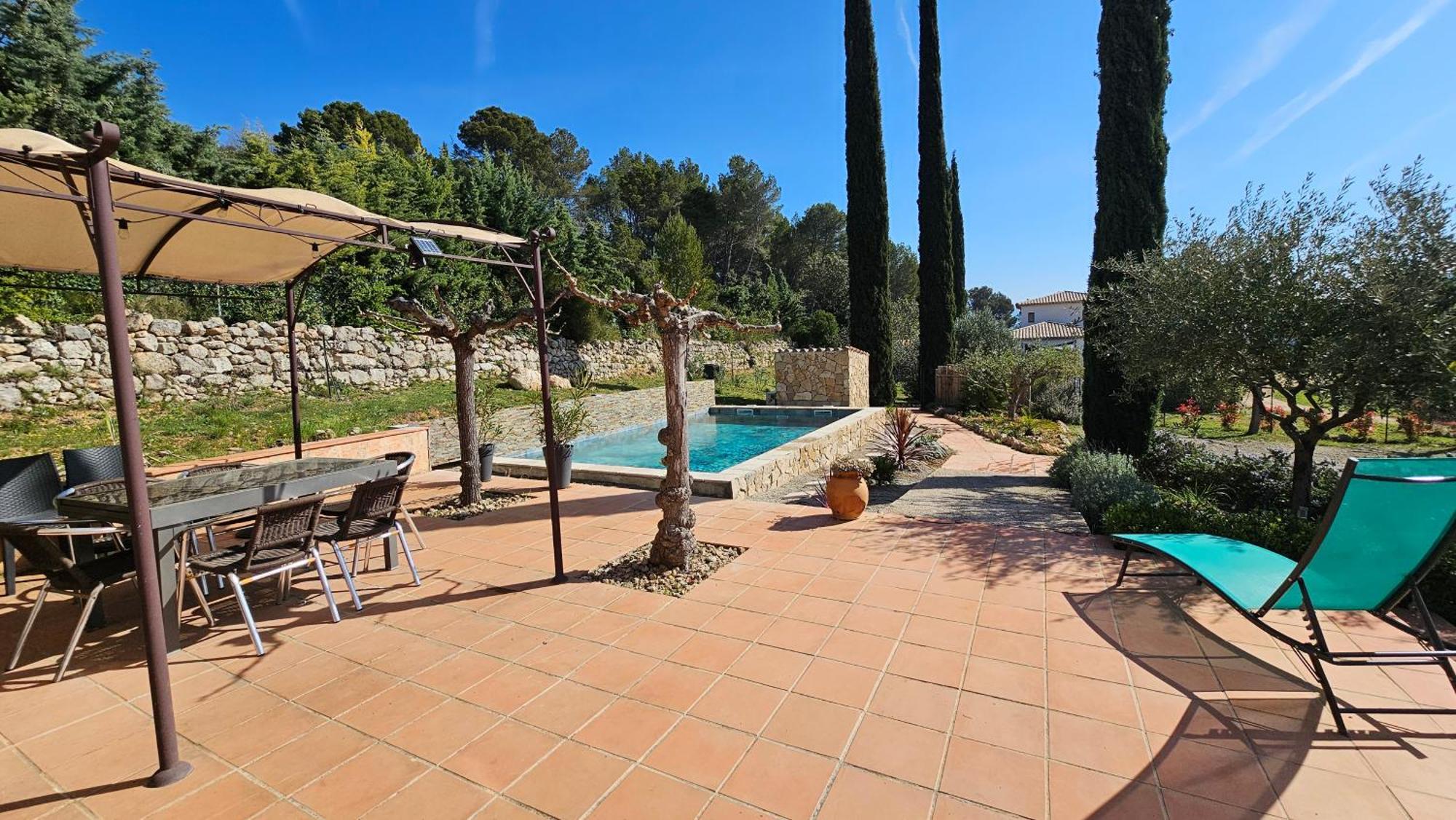 Aux Trois Cypres En Provence Salernes