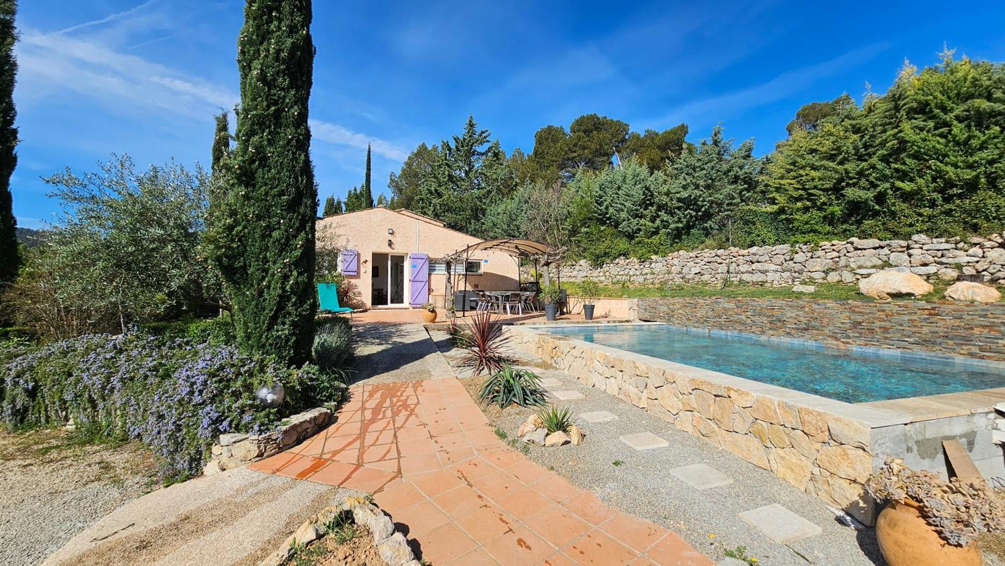 Aux Trois Cypres En Provence Ferienhaus