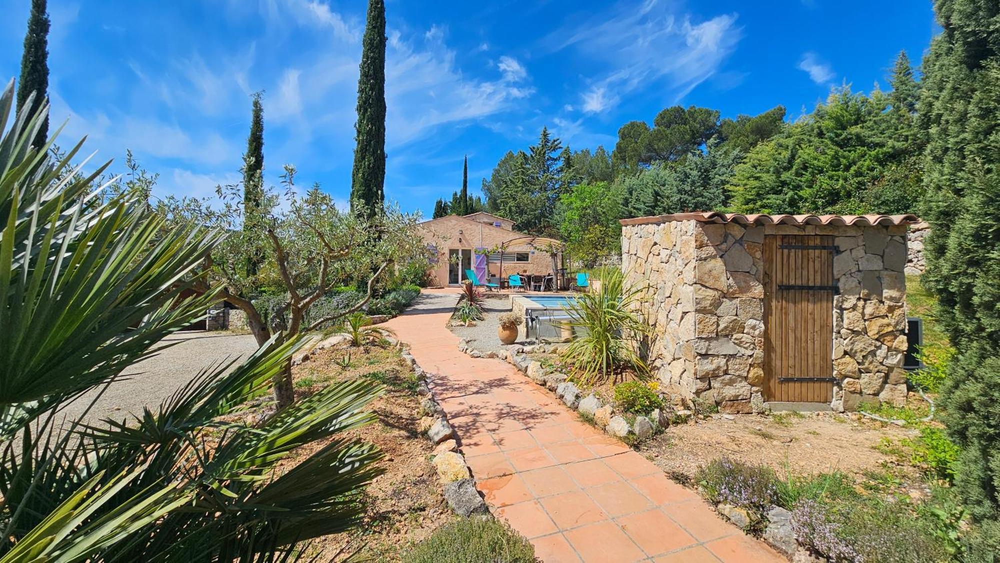 Aux Trois Cypres En Provence Holiday home Salernes